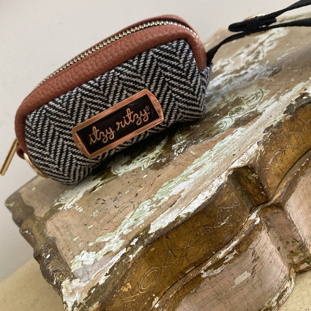 itzy ritzy Black & Brown Mini Wristlet for Kids - Picture 12 of 12